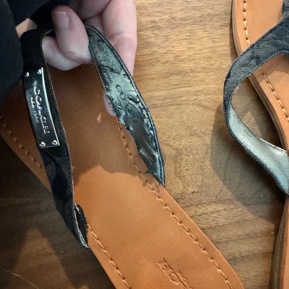 Coach Women's Black and Tan Flip-Flop Sandals‎ - Picture 4 of 6